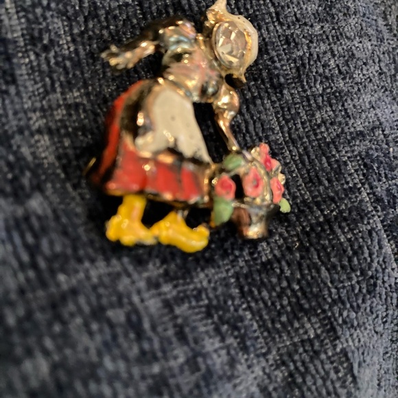 Dutch tulip maid brooch. Old enameled metal. Collectible.Matching boy pin listed - Picture 2 of 7